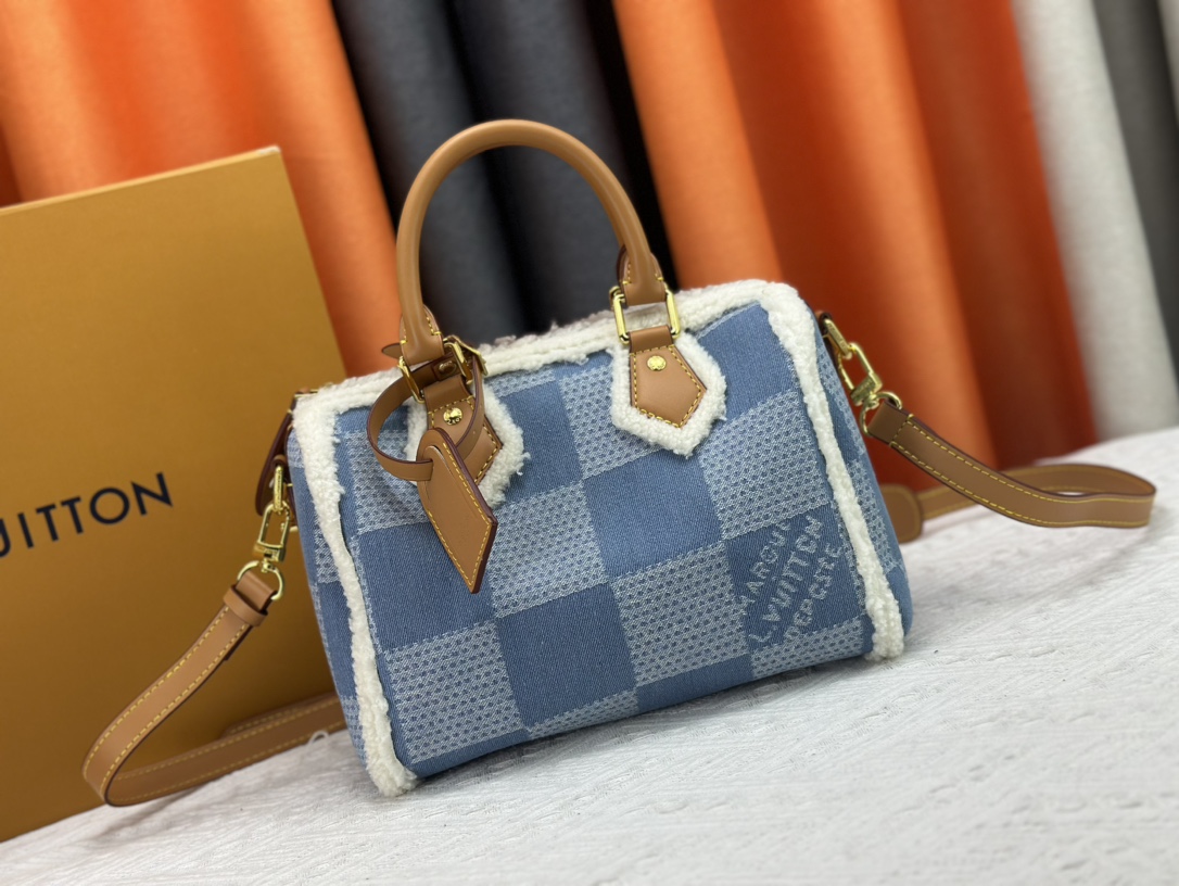 LV bag 671